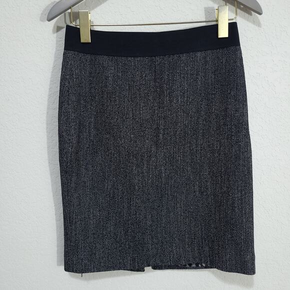 Express Skirt Womens Size 6 Short Mini Black Chevron Classic Preppy Neutral - Picture 1 of 13